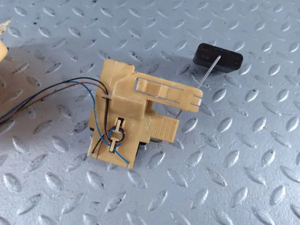 Sensor de nivel de combustible OEM 4H0201317M Audi A8 D2 image 5