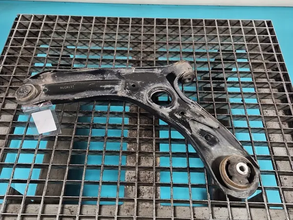 Etummainen oikea tukivarsi Hyundai Elantra VII 20- image 3