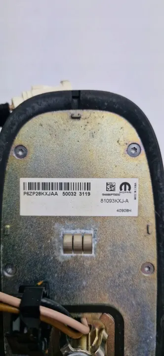 Antena GPS (barbatana) usada OEM P6ZP28KXJAA para Dodge image 4
