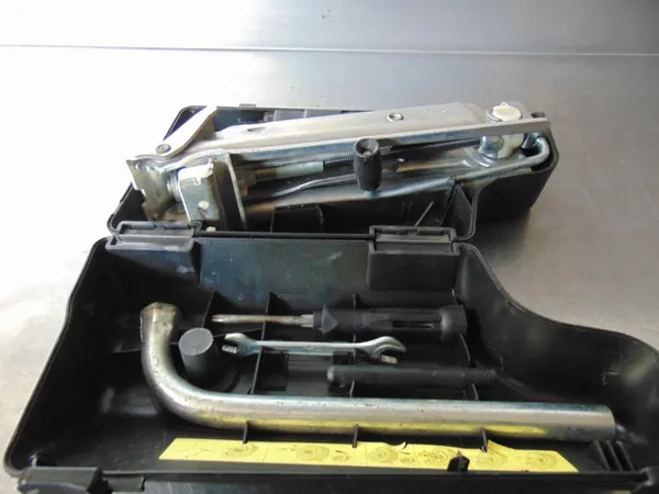 OEM 4B9010149F 8L0011031A Wagenheber & Radschlüssel image 6