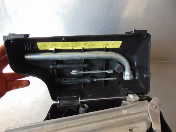 OEM 4B9010149F 8L0011031A Wagenheber & Radschlüssel image 7