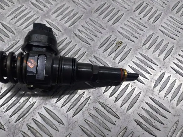 Pompe lave-glace OEM 038130073A pour VW Touran 1.9 TDI image 3