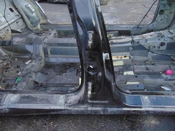 Pilar B Maserati Quattroporte V OEM 327582 image 3