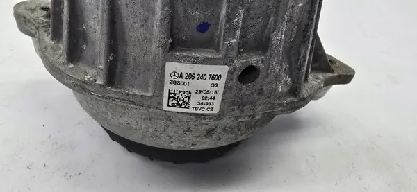 VASEN MOOTTORIN KIINNITYS MERCEDES W205 COUPE A2052407600 image 5