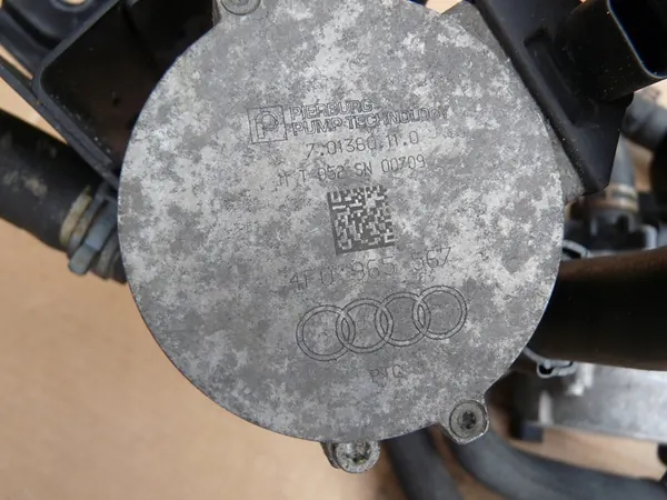 AUDI A6 Tilläggsvattenpump 4F0965567 image 5