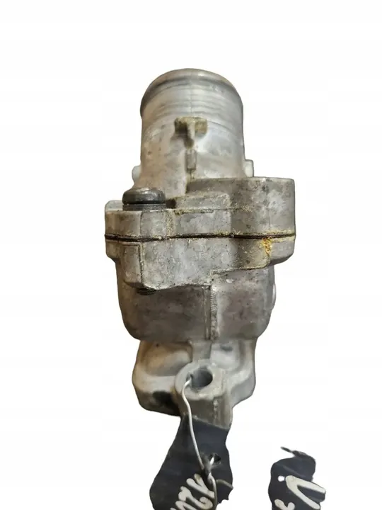Carcasa de termostato VOLVO XC70 II 2.4L Diesel image 2