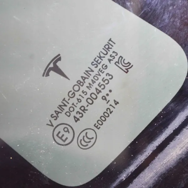 Vitre arrière droite Tesla Model X OEM 105527400G image 6