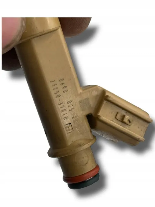 Toyota Prius (XW30) 2012 Injetor de Combustível 2325037010 image 2