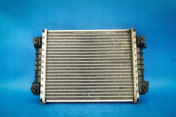 Audi A7 S8 SQ5 Vesijäähdytin OEM 8K0121212B image 2