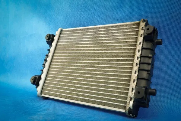 Audi A7 S8 SQ5 Vesijäähdytin OEM 8K0121212B image 3
