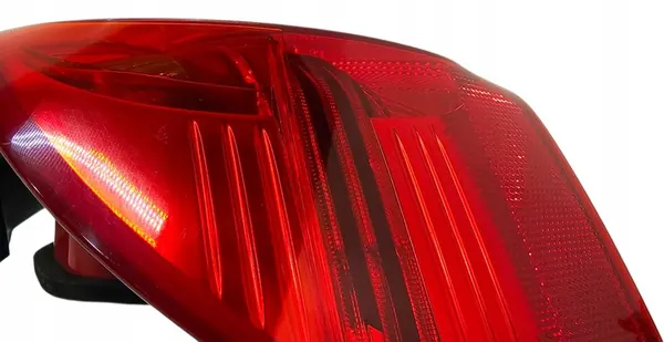 BMW E91 Faro Trasero Izquierdo OEM 7160061 image 7