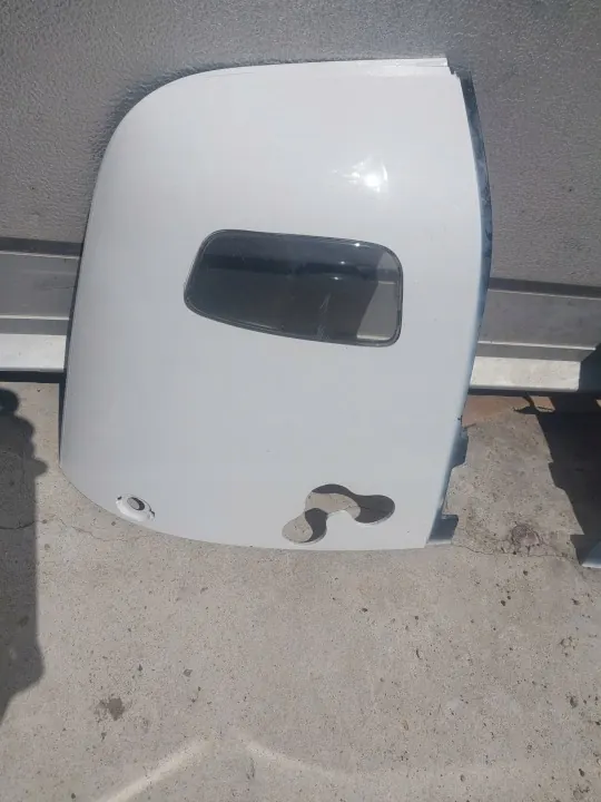 OEM 82247215 Esquina derecha cabina Volvo FH4 image 2