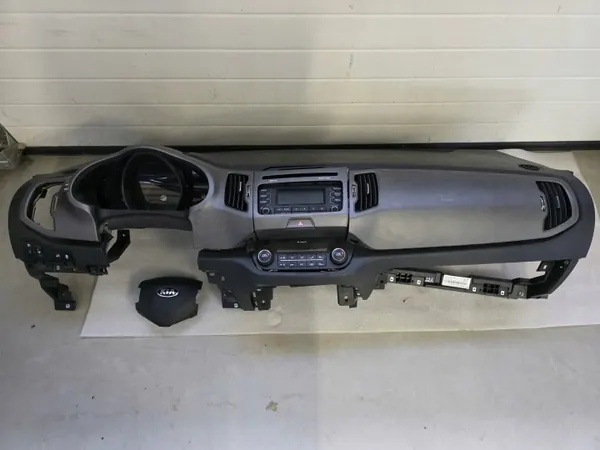 OEM 531-222-223 Kia Sportage Airbag & Console Tableau image 2