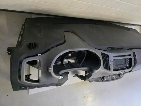 OEM 531-222-223 Kia Sportage Airbag & Console Tableau image 4