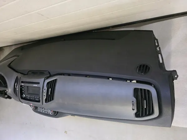 OEM 531-222-223 Kia Sportage Airbag & Console Tableau image 5