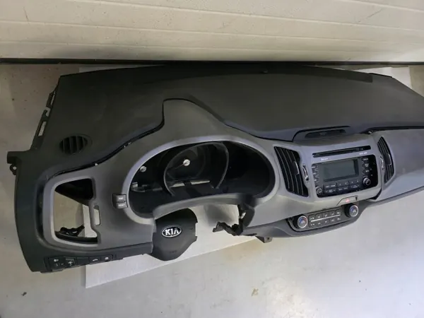OEM 531-222-223 Kia Sportage Airbag & Console Tableau image 6