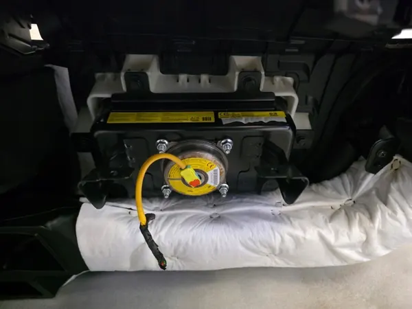 OEM 531-222-223 Kia Sportage Airbag & Console Tableau image 7