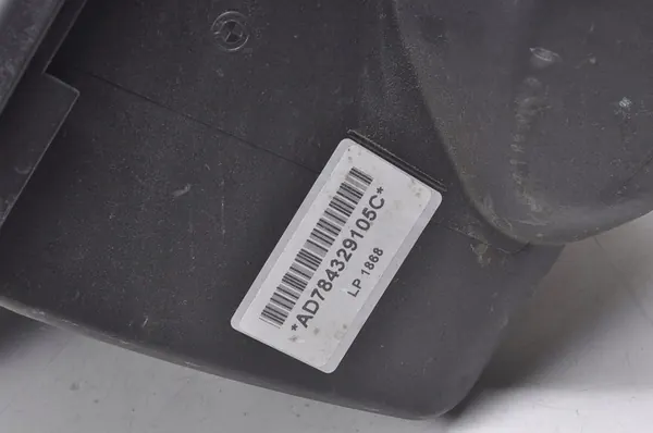 BMW 5 F10 M5 4.4 Ilmansuodattimen Kotelo 7843291 7602038 image 4