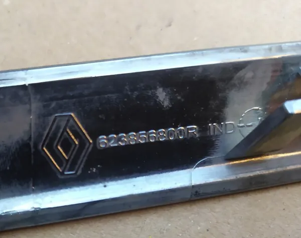 Grelha dianteira Renault Kadjar OEM 623856800R - Usado image 6