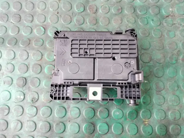Boîte à fusibles OEM 9667199780 pour Citroen C3 2013 image 3
