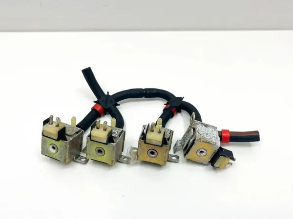 Magnetventil Mercedes-Benz SL R107 OEM A0015406897 image 2