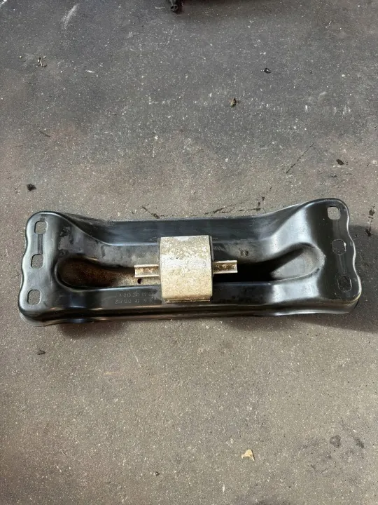 Support Boîte Mercedes C205 OEM A2132400702 image 2
