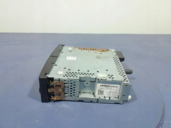 Rádio CD Peugeot 307 OEM 96627393XT - Usado image 4