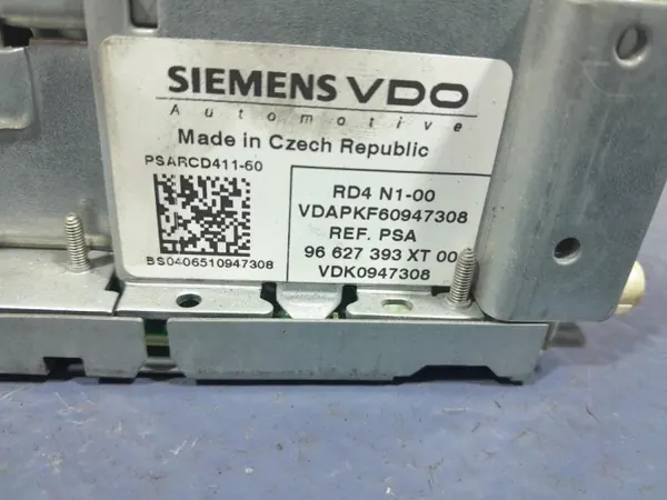 Rádio CD Peugeot 307 OEM 96627393XT - Usado image 5