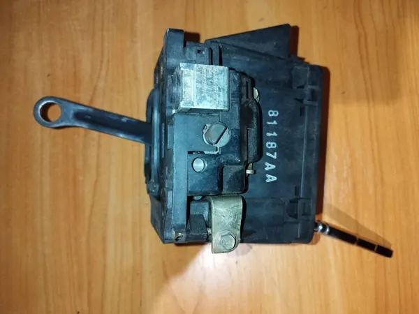Palanca de cambios Mercedes W210 OEM 1402670837 - Usado image 2