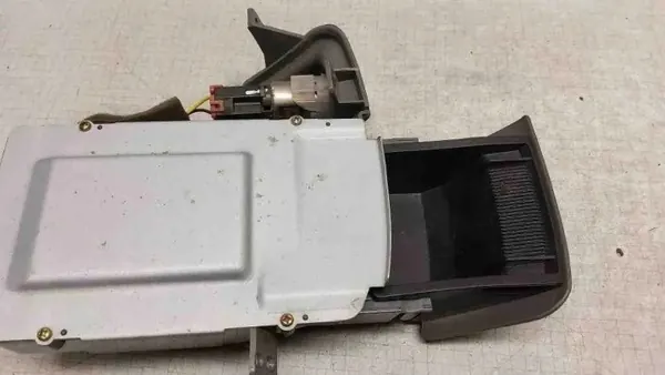 Daewoo Lacetti Front-Aschenbecher OEM 96554862 2003-2009 image 9