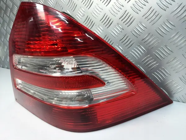MERCEDES C-KLASSE W203 SEDAN RECHTER ACHTERLAMP A2038202064 image 6