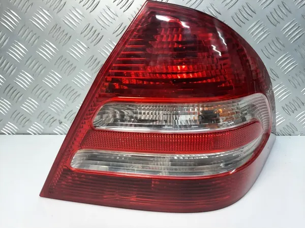 MERCEDES C-KLASSE W203 SEDAN RECHTER ACHTERLAMP A2038202064 image 7