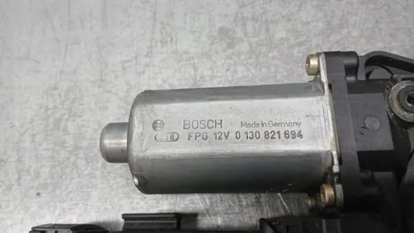 Rechter voor motor OEM 0130821694 VW Passat B5 image 2