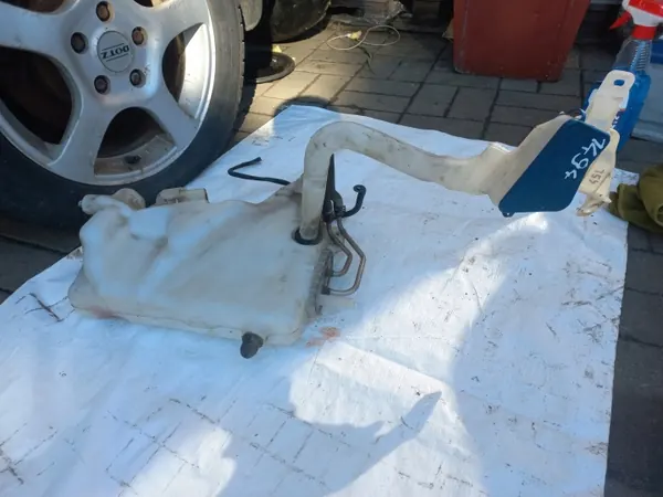 OEM 2118604160 Frontscheibenwaschbehälter für Mercedes image 2