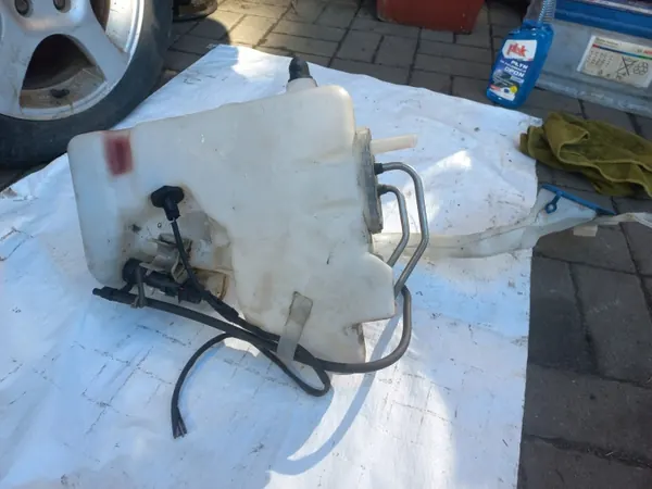 OEM 2118604160 Frontscheibenwaschbehälter für Mercedes image 3