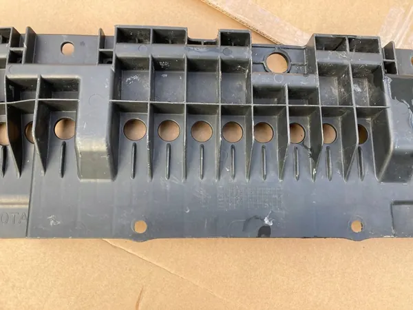 TOYOTA AURIS I 06-12 Framskärmskydd OEM image 10