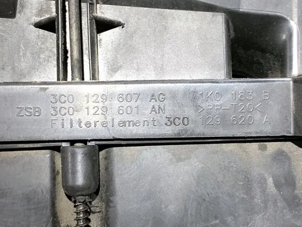 Ilmansuodattimen kotelo VW Golf V 2.0 140HV 03-10 image 4