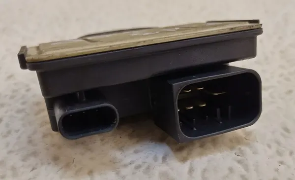 BMW 6 F12 F13 10-18 3.0 N57D Glow Plug Relay Beru 8519472 image 2