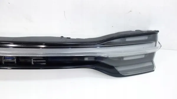 Porsche Macan 95B Lift bakluckstrim lampa OEM 95B945208K image 4