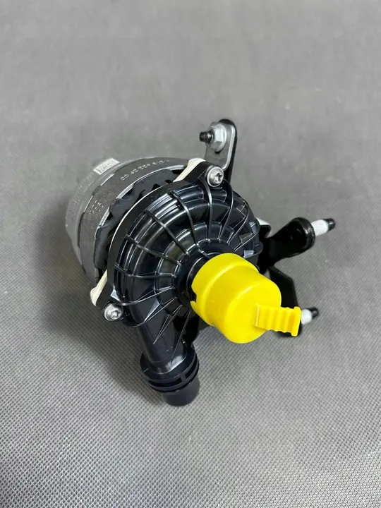 Mercedes Vattenpump A0005005500 image 2