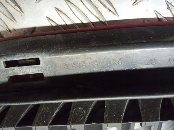 Skoda Fabia I Front Grill 6Y0853668B image 3