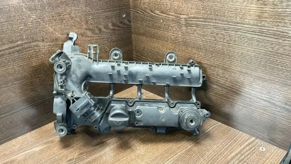 Tapa de válvulas Citroen C3 OEM 9642212480 - Usado image 3