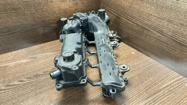 Tapa de válvulas Citroen C3 OEM 9642212480 - Usado image 5