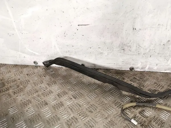 Sensor de portón Lexus NX OEM FBZ10072 image 4