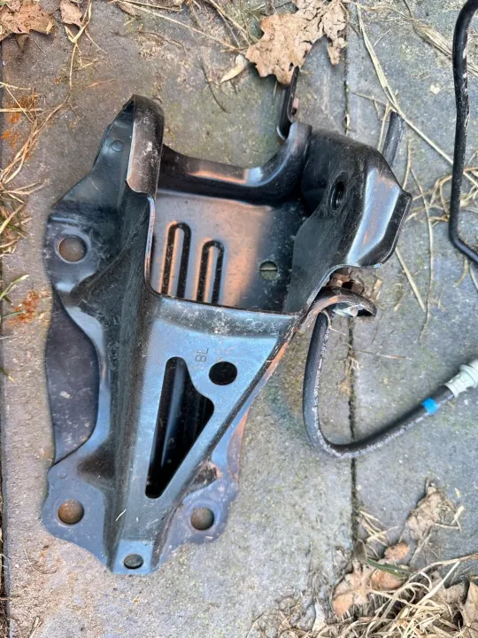 Toyota OE Gniazdo lewe cross Soporte Suspensión image 2