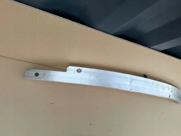 Viga dianteira Tesla Model Y Juniper OEM image 3