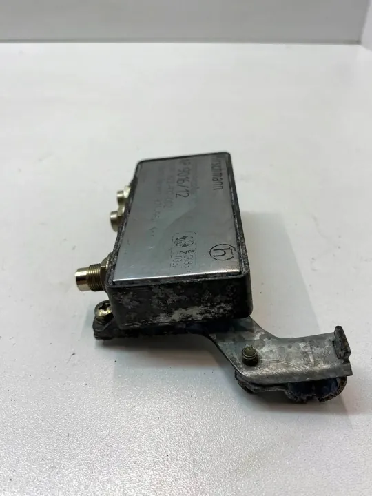 Amplificateur d'antenne OEM 822932002 pour Mercedes-Benz SL image 2
