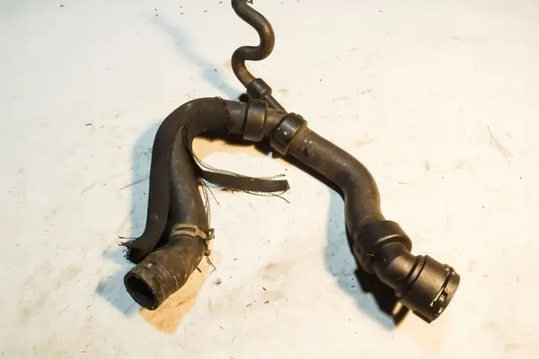 Vasen Jäähdytyslinja AUDI A6 4B0121101T 2.5L Diesel 2005 image 2