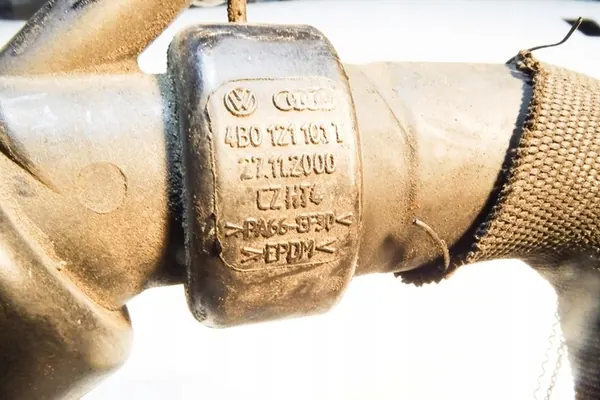 Vasen Jäähdytyslinja AUDI A6 4B0121101T 2.5L Diesel 2005 image 3