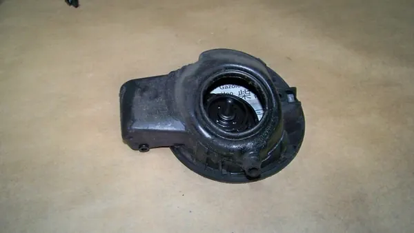 VW Passat B6 Bränsletanklock image 2